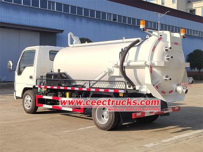 ISUZU NKR 4000L vacuum sewage truck for sale