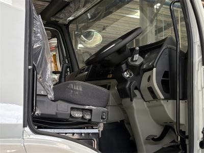 Sinotruk New cabin service truck 5T crane