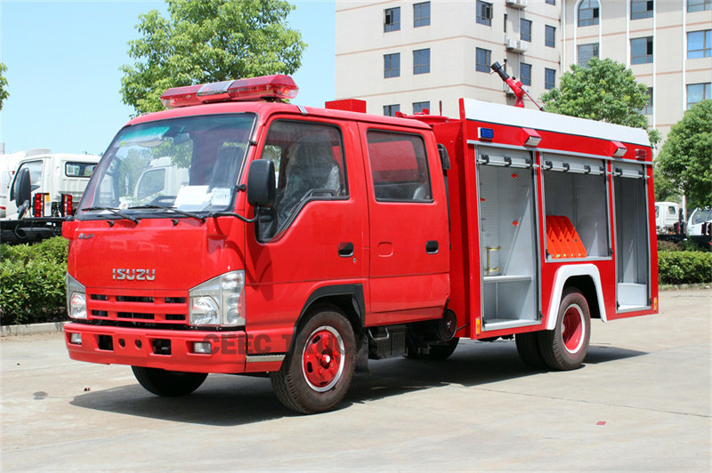 Wartung des Wassertanks des Isuzu-Feuerwehrautos