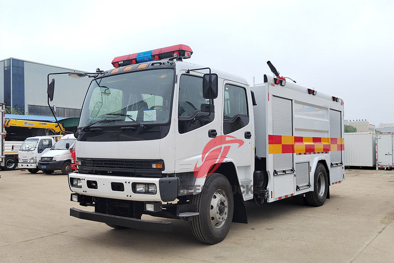 Isuzu FTR 205 PS Wassertank-Schaum-Feuerwehrauto