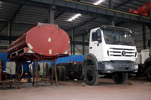 Produktion eines 20-CBM-Wassertankwagens (Teil 5 – Tanker-Karosserielackierung)